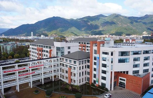 临海豪情汽车工业学校图片