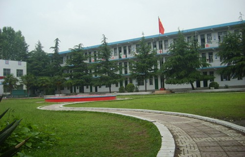 镇坪县职业中学图片
