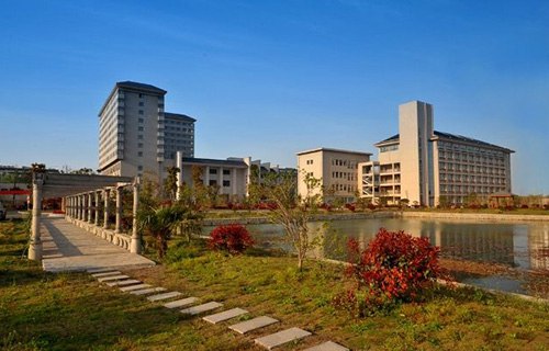 鹤岗市工商职业技术学校图片