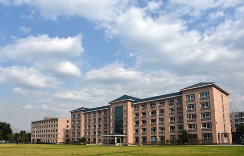 新疆兵团警官高等专科学校图片