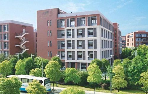 新疆生产建设兵团工贸学校图片