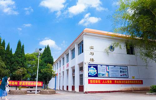 赣州市应用技术职业学校图片
