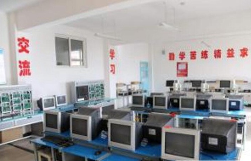 峨山彝族自治县职业高级中学图片