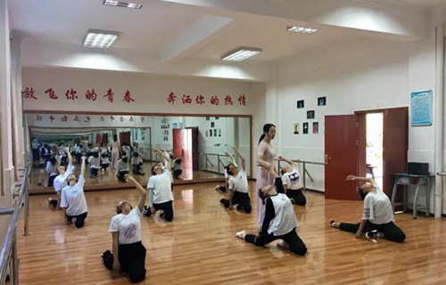 澄江县职业高级中学图片