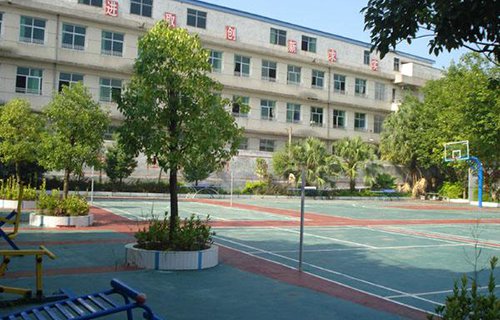 隆安县中等职业技术学校图片