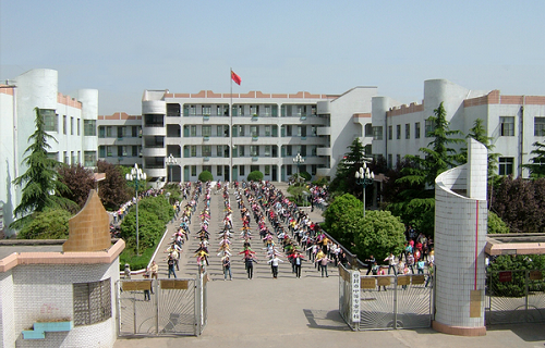 登封市中等专业学校图片