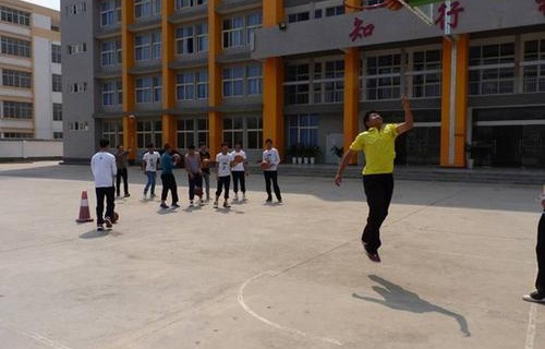 禄丰县职业高级中学图片