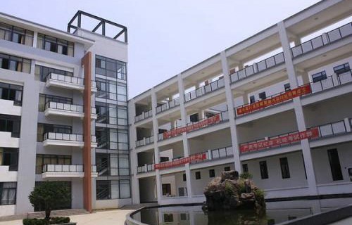 楚雄彝族自治州高级技工学校图片