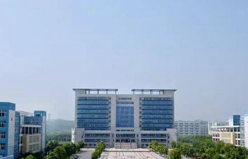 柳州医学高等专科学校附属中等卫生学校图片