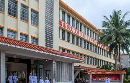 西双版纳州卫生学校图片