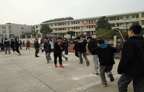 南京新港中等专业学校图片