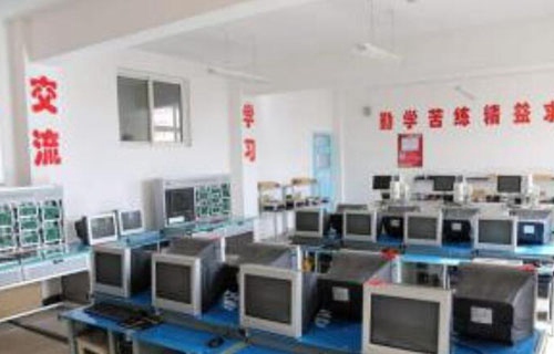 绿春县民族职业高级中学图片