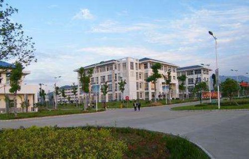 富锦市职业技术学校图片