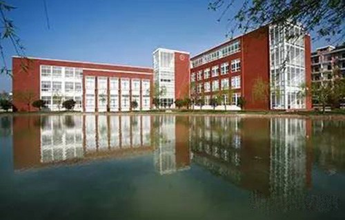 新疆兵团农七师一三0团职业中学图片