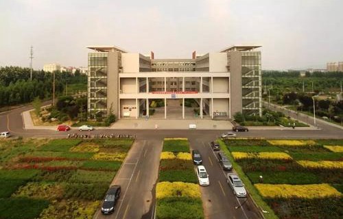 新疆兵团农七师一三0团职业中学图片