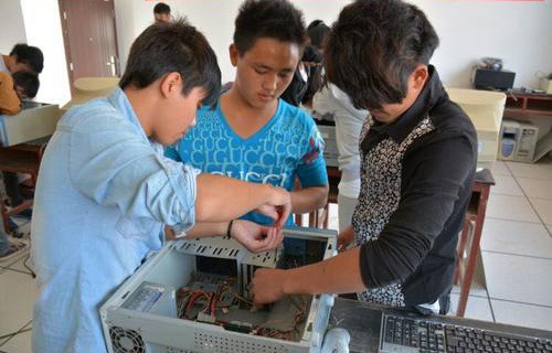 红河县职业高级中学图片