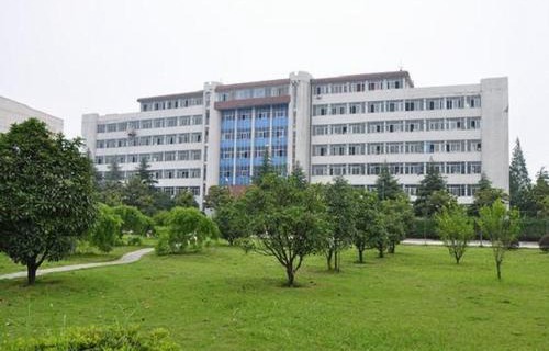 盘锦市石油化工技工学校