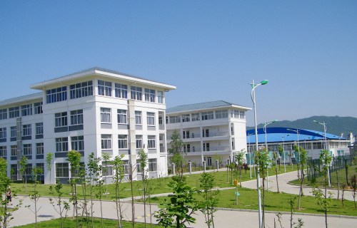 新疆维吾尔自治区林业学校图片