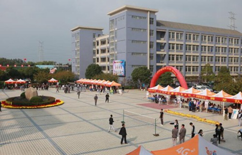 南京交通高级技工学校图片