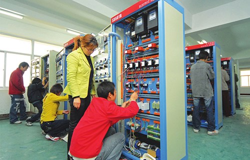 江苏泰兴技工学校图片