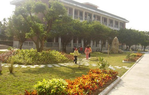新疆红旗技工学校图片