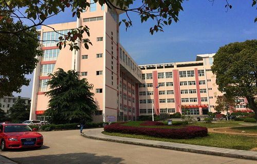 上海工商外国语职业学院图片