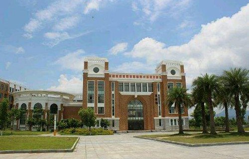 辽河石油勘探局运输公司技工职业学校图片