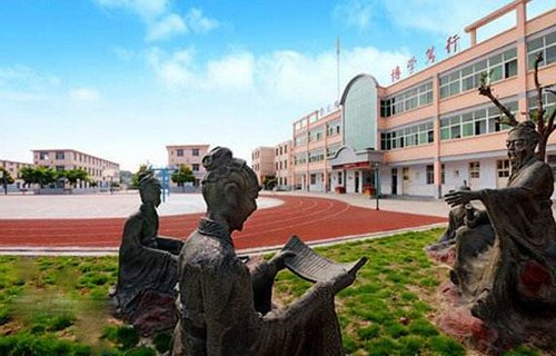 新疆接待服务技工学校图片