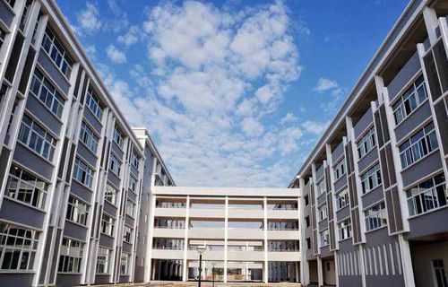 新疆维吾尔自治区供销学校图片