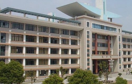 桂林商贸旅游技工学校图片