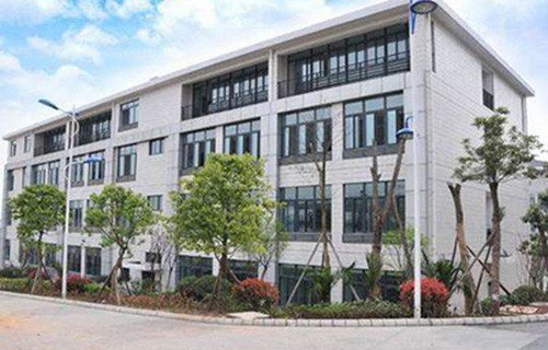 桂林商贸旅游技工学校图片