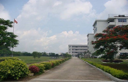 上海石化工业学校图片