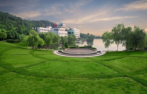 栖霞市技工学校