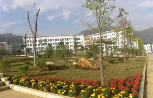 马关县民族职业高级中学图片