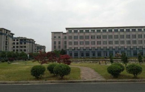 南京商业技工学校图片
