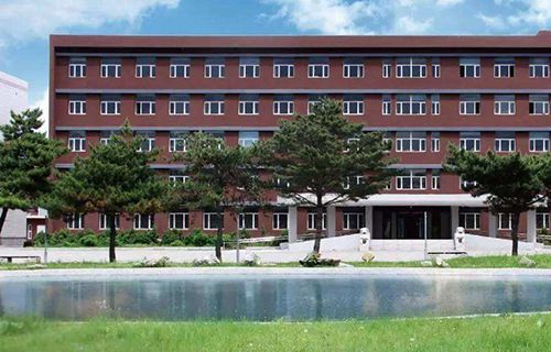 昌吉回族自治州技工学校图片