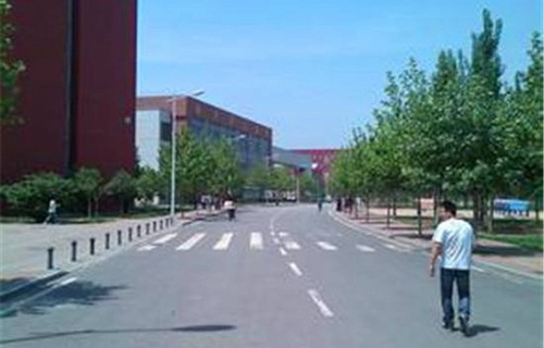昌吉回族自治州技工学校图片