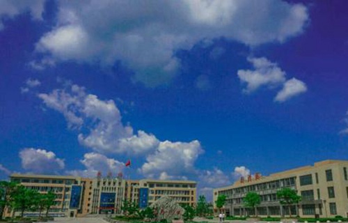 潍坊市服务技工学校