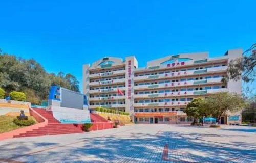 潍坊市供销技工学校图片