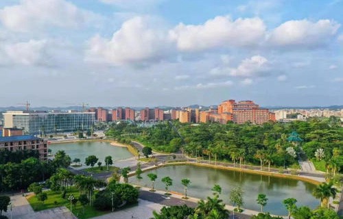 潍坊市机械技工学校图片