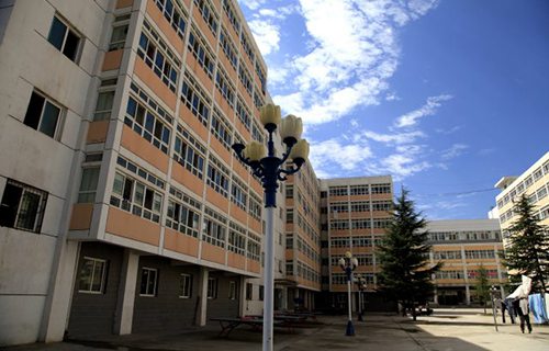 潍坊一轻工业技工学校