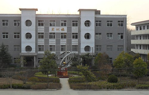 颍上县新庙高级职业中学图片
