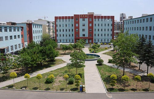 库尔勒市华山职业技术学校图片
