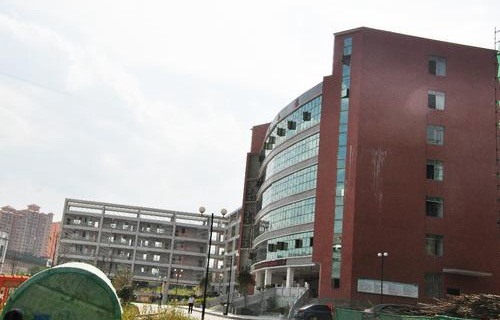 库车县中等职业学校图片