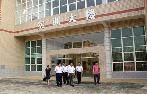 荔浦县中等职业技术学校图片