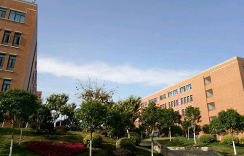 安丘市职业中等专业学校图片