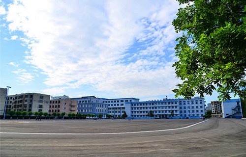 和田市职业高中图片
