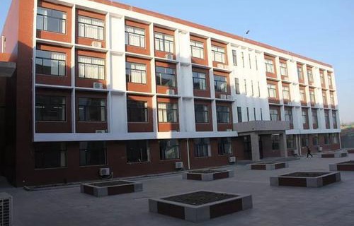 临朐县技工学校图片