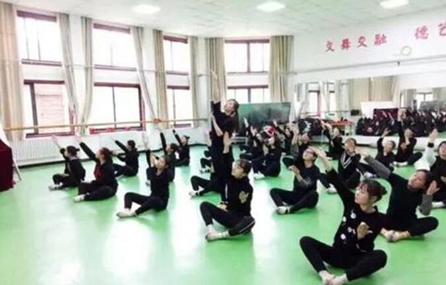 西安市旅游职业中等专业学校图片