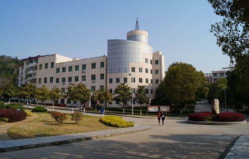 新疆图木舒克职业技术学校图片